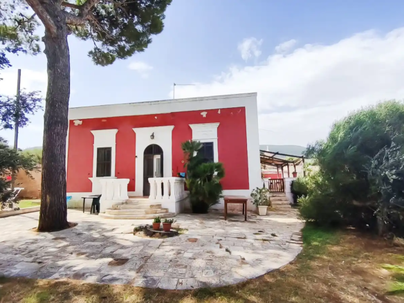 SI 107 Masseria con Trulli e Terreno di 5 Ettari, Agro di Monopoli