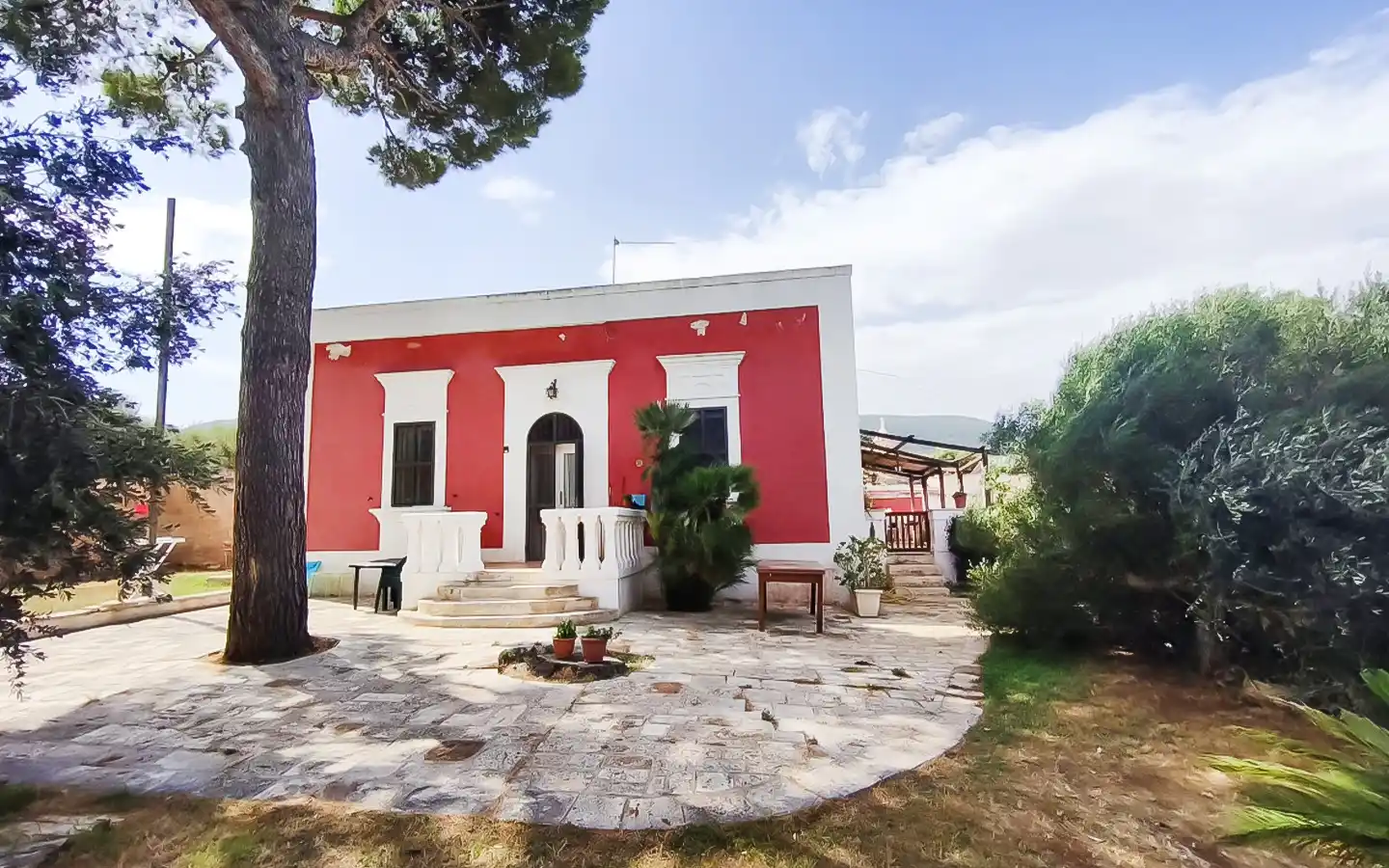 Masseria Con Trulli E Terreno Di 5 Ettari, Agro Di Monopoli