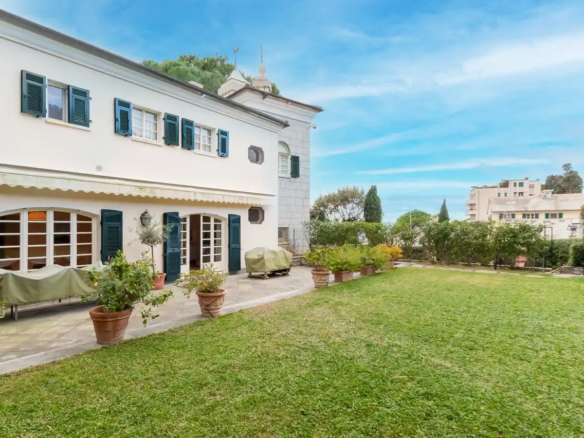 77 Appartamento in villa con Giardino in affitto a Genova