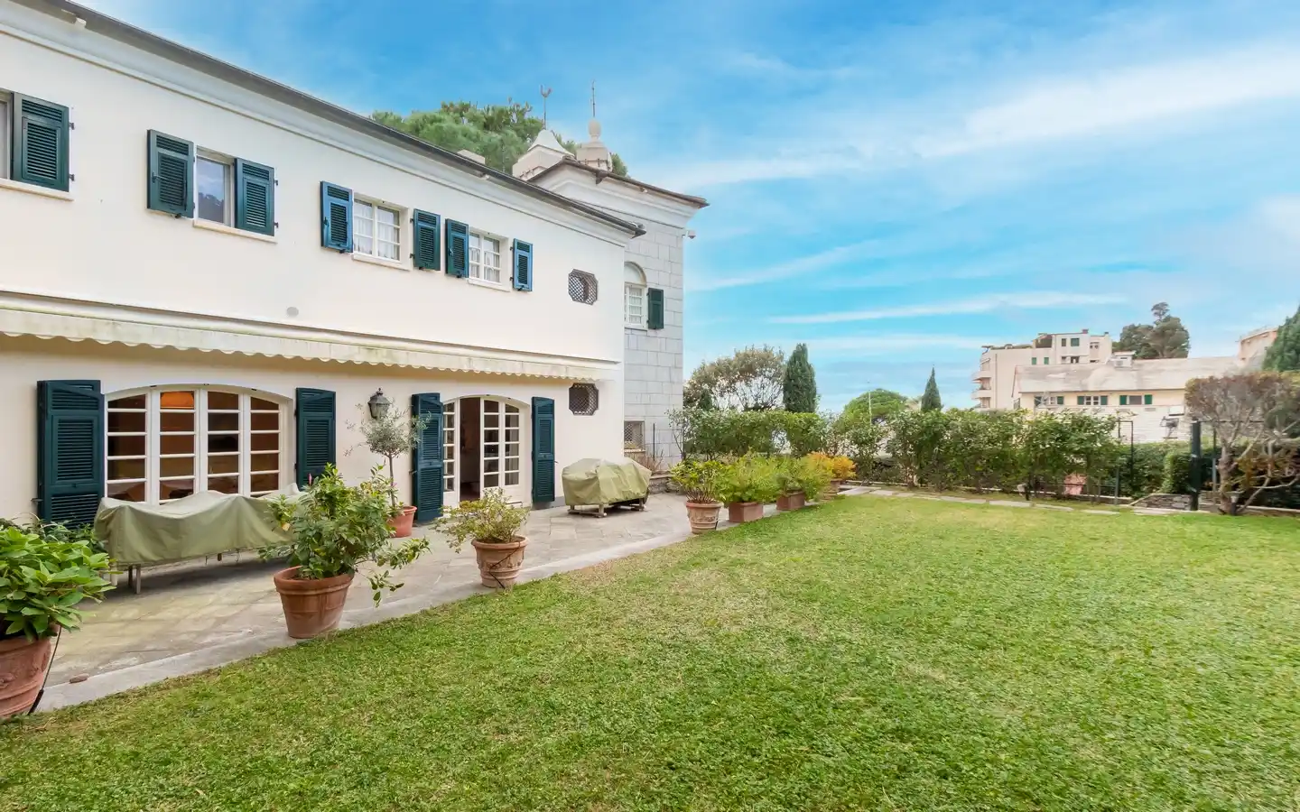 Splendido Appartamento in Villa in Contesto Esclusivo a Picco sul Mare, Capolungo