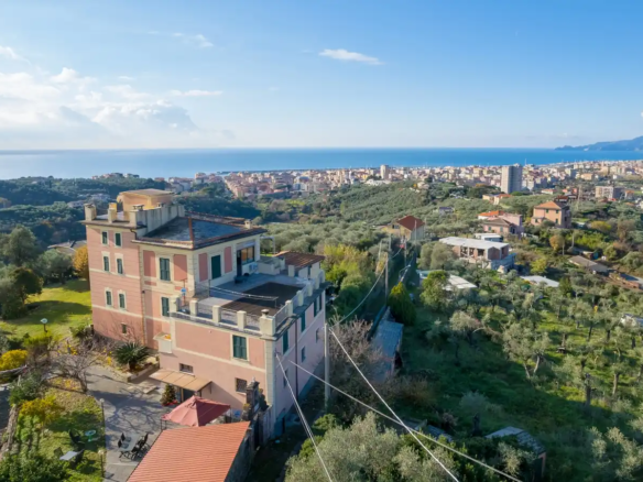 IB 765 Villa panoramica a Lavagna
